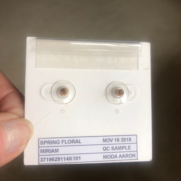 MIRIAM HASKELL New York Woven Flower Bead Earrings - Picture 2 of 5